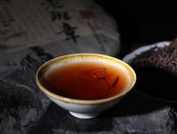 2008年的老班章普洱茶餅生茶缺了一塊值錢嗎？